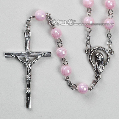 走進(jìn)天臺縣禾楓工藝制品廠 專注供應(yīng)天主教基督教項鏈與十字架塑料飾品