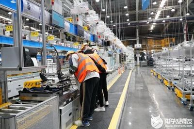 智慧驅(qū)動，柔性升級 斯坦德機器人助力東風李爾打造汽車配件智能標桿工廠